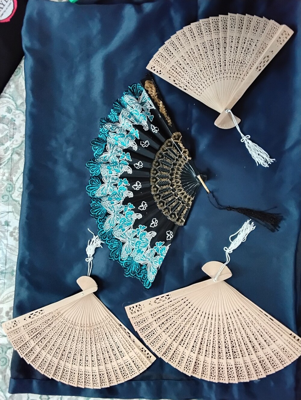 Hand Fans - Picture 2 of 4